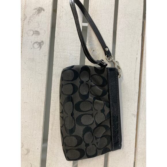 COACH SMALL BLACK GRAY SIGNATURE PRINT LEATHER TRIM WRISLTET - Picture 2 of 12